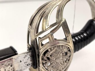 Preußen, Kavallerie Degen KD89 für einen Angehörigen im " Husaren Regiment No. 16"  Doppelseitig Geäzte Klinge, Klingenschraube anscheinend verkantet eingedreht, Griff wackelt