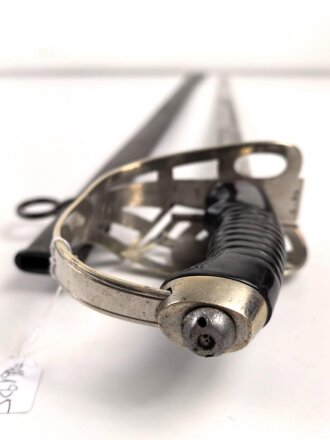 Preußen, Kavallerie Degen KD89 für einen Angehörigen im " Husaren Regiment No. 16"  Doppelseitig Geäzte Klinge, Klingenschraube anscheinend verkantet eingedreht, Griff wackelt