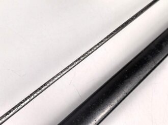 Preußen, Kavallerie Degen KD89 für einen Angehörigen im " Husaren Regiment No. 7"  Doppelseitig Geäzte Klinge, die Scheide original lackiert. Das Griffstück mit Reparaturstelle