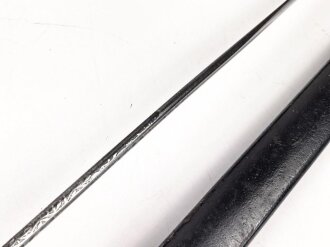 Preußen, Kavallerie Degen KD89 für einen Angehörigen im " Husaren Regiment No. 7"  Doppelseitig Geäzte Klinge, die Scheide original lackiert. Das Griffstück mit Reparaturstelle