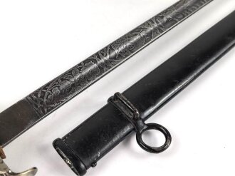 Preußen, Kavallerie Degen KD89 für einen Angehörigen im " Husaren Regiment No. 7"  Doppelseitig Geäzte Klinge, die Scheide original lackiert. Das Griffstück mit Reparaturstelle