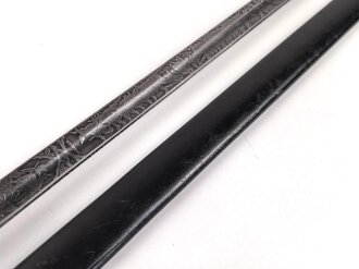 Preußen, Kavallerie Degen KD89 für einen Angehörigen im " Husaren Regiment No. 7"  Doppelseitig Geäzte Klinge, die Scheide original lackiert. Das Griffstück mit Reparaturstelle