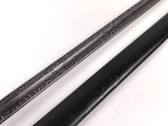 Preußen, Kavallerie Degen KD89 für einen Angehörigen im " Husaren Regiment No. 7"  Doppelseitig Geäzte Klinge, die Scheide original lackiert. Das Griffstück mit Reparaturstelle