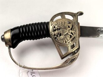 Preußen, Kavallerie Degen KD89 für einen Angehörigen im " Husaren Regiment No. 7"  Doppelseitig Geäzte Klinge, die Scheide original lackiert. Das Griffstück mit Reparaturstelle