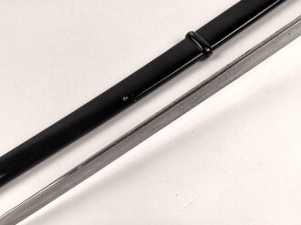 Preußen, Säbel für einen Offizier der Artillerie. Doppelseitig geätzte Klinge, wuchtiges Gefäß mit gut erhaltenem Griffstück. Scheide original lackiert ?