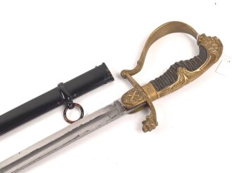 Preußen, Säbel für einen Offizier der Artillerie. Doppelseitig geätzte Klinge, wuchtiges Gefäß mit gut erhaltenem Griffstück. Scheide original lackiert ?