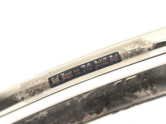 Bayern, Artillerie Extrasäbel für Mannschaften. Tolle Klinge von WK u. C. mit beidseitiger, gebäuter Klingenätzung " Zur Erinnerung an meine Dienstzeit Kgl. Bayr. 10. Feld Artillerie Reg. " Ansonsten eher bescheidener Zustand, gereinigt