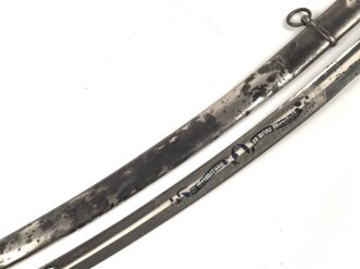 Bayern, Artillerie Extrasäbel für Mannschaften. Tolle Klinge von WK u. C. mit beidseitiger, gebäuter Klingenätzung " Zur Erinnerung an meine Dienstzeit Kgl. Bayr. 10. Feld Artillerie Reg. " Ansonsten eher bescheidener Zustand, gereinigt
