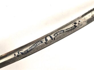 Bayern, Artillerie Extrasäbel für Mannschaften. Tolle Klinge von WK u. C. mit beidseitiger, gebäuter Klingenätzung " Zur Erinnerung an meine Dienstzeit Kgl. Bayr. 10. Feld Artillerie Reg. " Ansonsten eher bescheidener Zustand, gereinigt