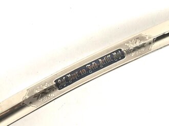 Bayern, Artillerie Extrasäbel für Mannschaften. Tolle Klinge von WK u. C. mit beidseitiger, gebäuter Klingenätzung " Zur Erinnerung an meine Dienstzeit Kgl. Bayr. 10. Feld Artillerie Reg. " Ansonsten eher bescheidener Zustand, gereinigt