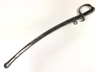 Bayern, Artillerie Extrasäbel für Mannschaften. Tolle Klinge von WK u. C. mit beidseitiger, gebäuter Klingenätzung " Zur Erinnerung an meine Dienstzeit Kgl. Bayr. 10. Feld Artillerie Reg. " Ansonsten eher bescheidener Zustand, gereinigt