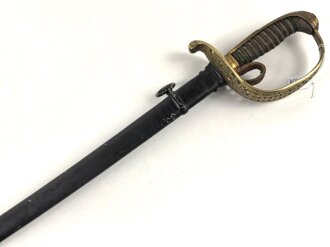 Hessen, Säbel für Infanterie Offiziere. Sauibere Klinge von Eickhorn Solingen mit beidseitiger Ätzung . Die Scheide neuzeitlich lackiert, sonst guter Gesamtzustand