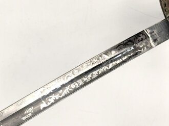 Hessen, Säbel für Infanterie Offiziere. Sauibere Klinge von Eickhorn Solingen mit beidseitiger Ätzung . Die Scheide neuzeitlich lackiert, sonst guter Gesamtzustand