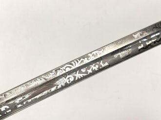 Hessen, Säbel für Infanterie Offiziere. Sauibere Klinge von Eickhorn Solingen mit beidseitiger Ätzung . Die Scheide neuzeitlich lackiert, sonst guter Gesamtzustand