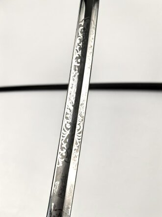 Hessen, Säbel für Infanterie Offiziere. Sauibere Klinge von Eickhorn Solingen mit beidseitiger Ätzung . Die Scheide neuzeitlich lackiert, sonst guter Gesamtzustand