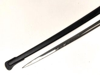 Hessen, Säbel für Infanterie Offiziere. Sauibere Klinge von Eickhorn Solingen mit beidseitiger Ätzung . Die Scheide neuzeitlich lackiert, sonst guter Gesamtzustand