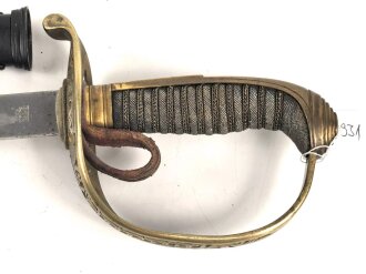 Hessen, Säbel für Infanterie Offiziere. Sauibere Klinge von Eickhorn Solingen mit beidseitiger Ätzung . Die Scheide neuzeitlich lackiert, sonst guter Gesamtzustand