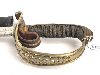 Hessen, Säbel für Infanterie Offiziere. Sauibere Klinge von Eickhorn Solingen mit beidseitiger Ätzung . Die Scheide neuzeitlich lackiert, sonst guter Gesamtzustand