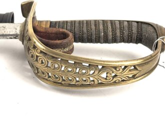 Hessen, Säbel für Infanterie Offiziere. Sauibere Klinge von Eickhorn Solingen mit beidseitiger Ätzung . Die Scheide neuzeitlich lackiert, sonst guter Gesamtzustand