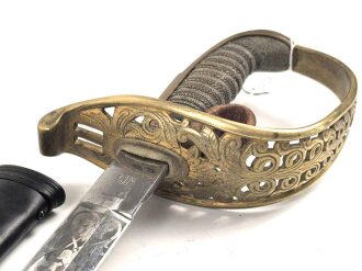 Hessen, Säbel für Infanterie Offiziere. Sauibere Klinge von Eickhorn Solingen mit beidseitiger Ätzung . Die Scheide neuzeitlich lackiert, sonst guter Gesamtzustand