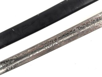 Hessen, Säbel für Infanterie Offiziere. Sauibere Klinge von Eickhorn Solingen mit beidseitiger Ätzung . Die Scheide neuzeitlich lackiert, sonst guter Gesamtzustand