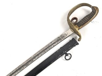 Hessen, Säbel für Infanterie Offiziere. Sauibere Klinge von Eickhorn Solingen mit beidseitiger Ätzung . Die Scheide neuzeitlich lackiert, sonst guter Gesamtzustand
