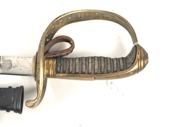 Hessen, Säbel für Infanterie Offiziere. Sauibere Klinge von Eickhorn Solingen mit beidseitiger Ätzung . Die Scheide neuzeitlich lackiert, sonst guter Gesamtzustand