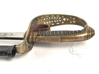 Hessen, Säbel für Infanterie Offiziere. Sauibere Klinge von Eickhorn Solingen mit beidseitiger Ätzung . Die Scheide neuzeitlich lackiert, sonst guter Gesamtzustand