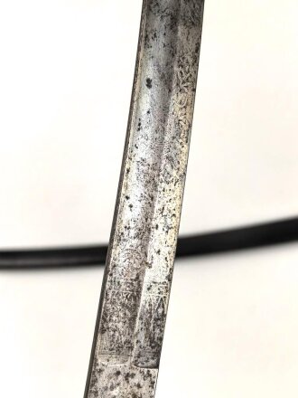 Preußen,  Artillerie Säbel Modell 1848 , Eigentumstück mit verputzter, beidseitiger Klingenätzung. Die Scheide original brüniert