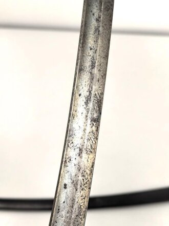 Preußen,  Artillerie Säbel Modell 1848 , Eigentumstück mit verputzter, beidseitiger Klingenätzung. Die Scheide original brüniert