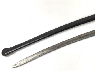 Preußen,  Artillerie Säbel Modell 1848 , Eigentumstück mit verputzter, beidseitiger Klingenätzung. Die Scheide original brüniert