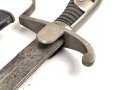 Preußen,  Artillerie Säbel Modell 1848 , Eigentumstück mit verputzter, beidseitiger Klingenätzung. Die Scheide original brüniert