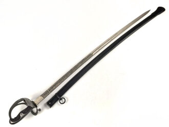 Preußen,  Kavallerie Säbel Modell 1852/ 79. Kammergestempeltes Stück mit beidseitiger Klingenätzung " Kurhess. Train Bataillon Nr.11" . Gefäß und Scheide gereinigt, leicht narbig, die Scheide neuzeitlich lackiert