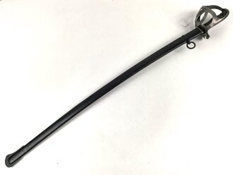 Preußen,  Kavallerie Säbel Modell 1852/ 79. Kammergestempeltes Stück mit beidseitiger Klingenätzung " Kurhess. Train Bataillon Nr.11" . Gefäß und Scheide gereinigt, leicht narbig, die Scheide neuzeitlich lackiert
