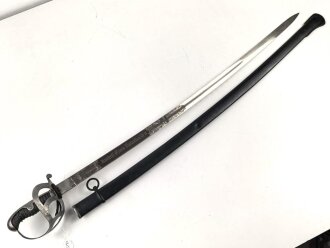 Preußen,  Kavallerie Säbel Modell 1852/ 79. Kammergestempeltes Stück mit beidseitiger Klingenätzung " Kurhess. Train Bataillon Nr.11" . Gefäß und Scheide gereinigt, leicht narbig, die Scheide neuzeitlich lackiert
