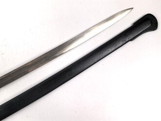 Preußen,  Kavallerie Säbel Modell 1852/ 79. Kammergestempeltes Stück mit beidseitiger Klingenätzung " Kurhess. Train Bataillon Nr.11" . Gefäß und Scheide gereinigt, leicht narbig, die Scheide neuzeitlich lackiert