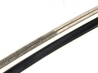 Preußen,  Kavallerie Säbel Modell 1952/ 79. Kammergestempeltes Stück mit beidseitiger Klingenätzung " Kurhess. Train Bataillon Nr.11" . Gefäß und Scheide gereinigt, leicht narbig, die Scheide neuzeitlich lackiert