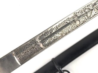 Preußen,  Kavallerie Säbel Modell 1952/ 79. Kammergestempeltes Stück mit beidseitiger Klingenätzung " Kurhess. Train Bataillon Nr.11" . Gefäß und Scheide gereinigt, leicht narbig, die Scheide neuzeitlich lackiert