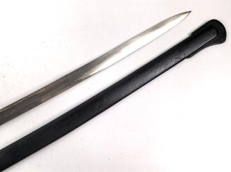 Preußen,  Kavallerie Säbel Modell 1952/ 79. Kammergestempeltes Stück mit beidseitiger Klingenätzung " Kurhess. Train Bataillon Nr.11" . Gefäß und Scheide gereinigt, leicht narbig, die Scheide neuzeitlich lackiert