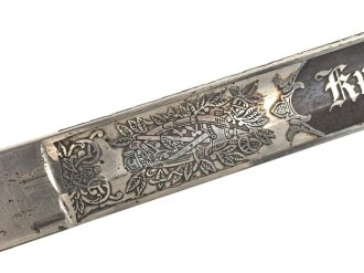 Preußen,  Kavallerie Säbel Modell 1952/ 79. Kammergestempeltes Stück mit beidseitiger Klingenätzung " Kurhess. Train Bataillon Nr.11" . Gefäß und Scheide gereinigt, leicht narbig, die Scheide neuzeitlich lackiert