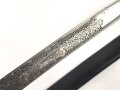 Preußen,  Kavallerie Säbel Modell 1852/ 79. Kammergestempeltes Stück mit beidseitiger Klingenätzung " Kurhess. Train Bataillon Nr.11" . Gefäß und Scheide gereinigt, leicht narbig, die Scheide neuzeitlich lackiert