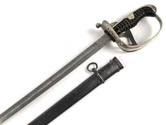 Preußen,  Kavallerie Säbel Modell 1852/ 79. Eigentumstück mit beidseitig geätzter Klinge und Klappbügelgefäß. In Teilen überarbeitetes Stück mit ordentlichem Gesamteindruck