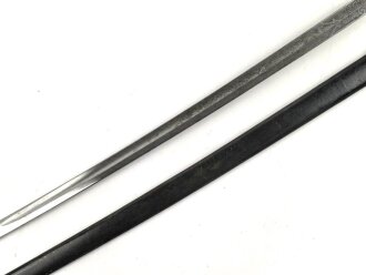 Preußen,  Kavallerie Säbel Modell 1852/ 79. Eigentumstück mit beidseitig geätzter Klinge und Klappbügelgefäß. In Teilen überarbeitetes Stück mit ordentlichem Gesamteindruck