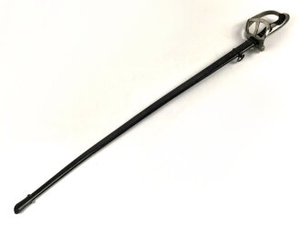 Preußen,  Kavallerie Säbel Modell 1852/ 79. Eigentumstück mit beidseitig geätzter Klinge und Klappbügelgefäß. In Teilen überarbeitetes Stück mit ordentlichem Gesamteindruck