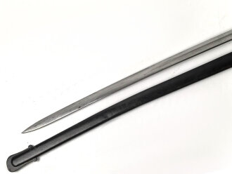 Preußen,  Kavallerie Säbel Modell 1852/ 79. Eigentumstück mit beidseitig geätzter Klinge und Klappbügelgefäß. In Teilen überarbeitetes Stück mit ordentlichem Gesamteindruck