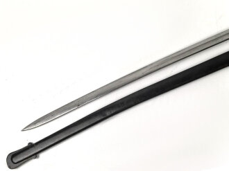 Preußen,  Kavallerie Säbel Modell 1952/ 79. Eigentumstück mit beidseitig geätzter Klinge und Klappbügelgefäß. In Teilen überarbeitetes Stück mit ordentlichem Gesamteindruck