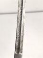 Preußen,  Kavallerie Säbel Modell 1952/ 79. Eigentumstück mit beidseitig geätzter Klinge und Klappbügelgefäß. In Teilen überarbeitetes Stück mit ordentlichem Gesamteindruck
