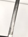 Preußen,  Kavallerie Säbel Modell 1952/ 79. Eigentumstück mit beidseitig geätzter Klinge und Klappbügelgefäß. In Teilen überarbeitetes Stück mit ordentlichem Gesamteindruck