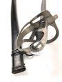 Preußen,  Kavallerie Säbel Modell 1952/ 79. Eigentumstück mit beidseitig geätzter Klinge und Klappbügelgefäß. In Teilen überarbeitetes Stück mit ordentlichem Gesamteindruck