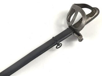 Preußen,  Kavallerie Säbel Modell 1952/ 79. Eigentumstück mit Pfeife, sogenannter "Feldwebelsäbel" Gereinigtes Stück, die Scheide neuzeitlich lackiert